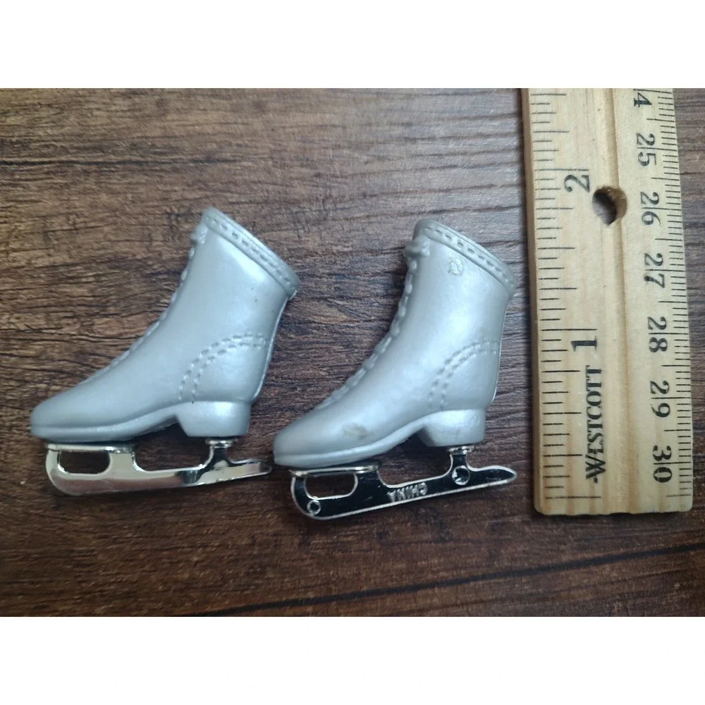 Barbie Gray Ice Skates Skating Boots Shoes Silver Blade Clothing Accessory Z31